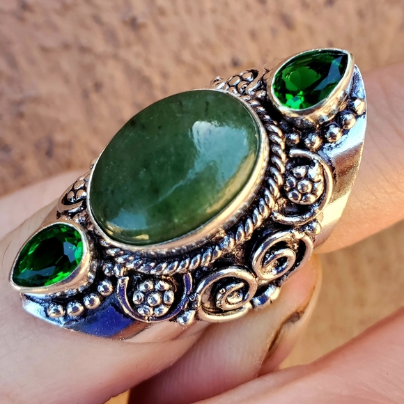 New Green Serpentine & Chrome Diopside Silver Statement Ring. - Picture 9 of 13